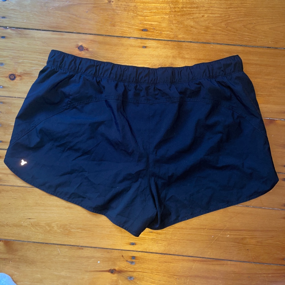 NWOT. Mid-Rise StretchTech Run Shorts for Women 3” inseam - Picture 4 of 6